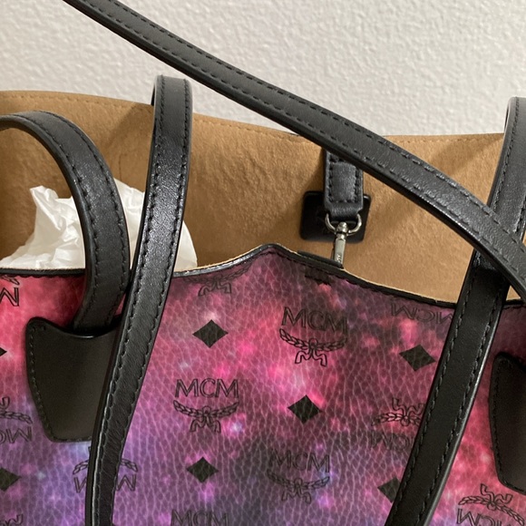 🆕 MCM Galaxy Visetos Medium Shopper Tote Bag Open Top *Light Scratch Bottom* - Picture 15 of 16